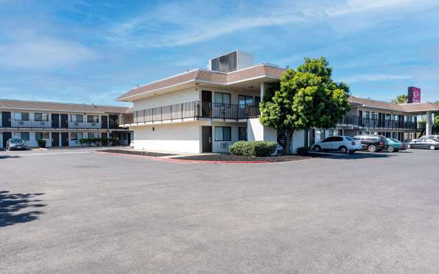 Econo Lodge Stockton near I-5 Fairgrounds