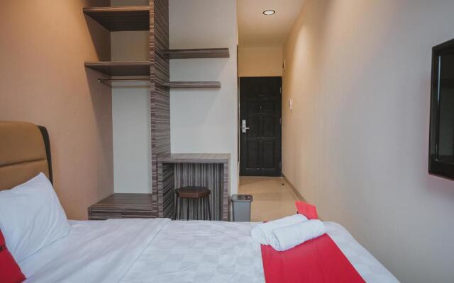 RedDoorz Plus near Ferry Terminal Batam Center