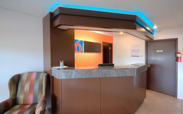 Motel 6 Lethbridge, AB