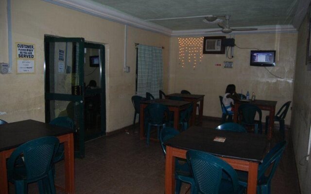 Adesua Hotel