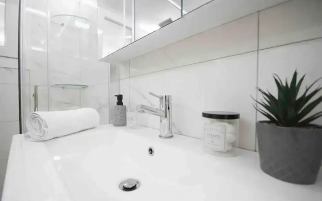Alkuoni lux Flat at P Faliro
