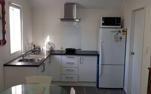 Beautiful and Bright Studio Apartment, Botany Downs