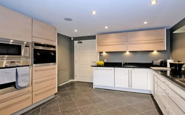 Executive three Bedroom Apartment in Aberdeens West End