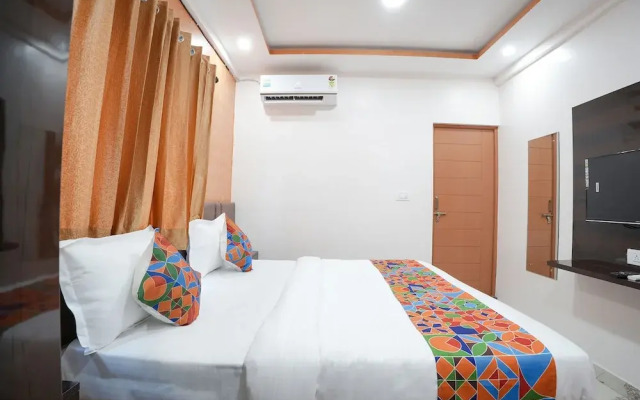 Fabhotel A White Pearl Suites