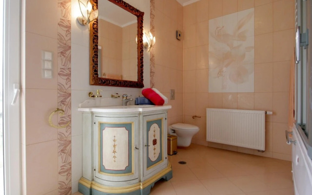 Luxurious Villa Anthi