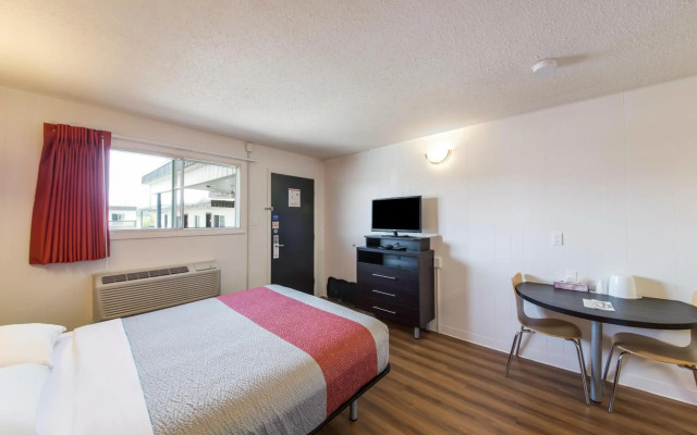 Motel 6 Cranbrook, BC