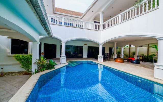 Baan Bali 5 bedroom Pool Villa By Pinky