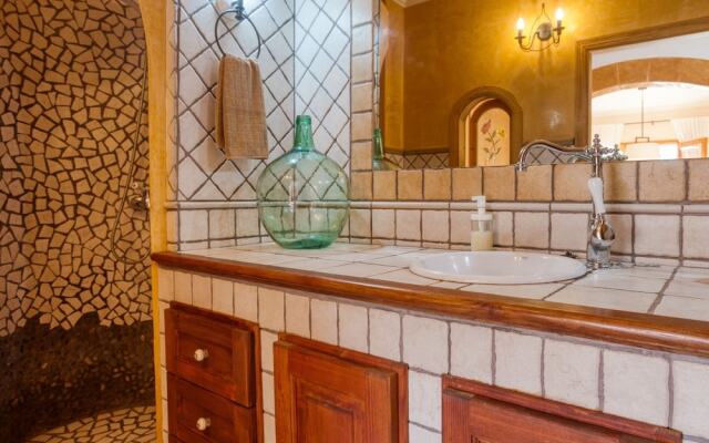 Cosy Holiday Home in S'illot-cala Morlanda With Sea Nearby
