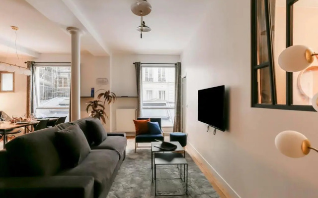 Louvre / Palais Royal Luxury Three Bedroom Duplex