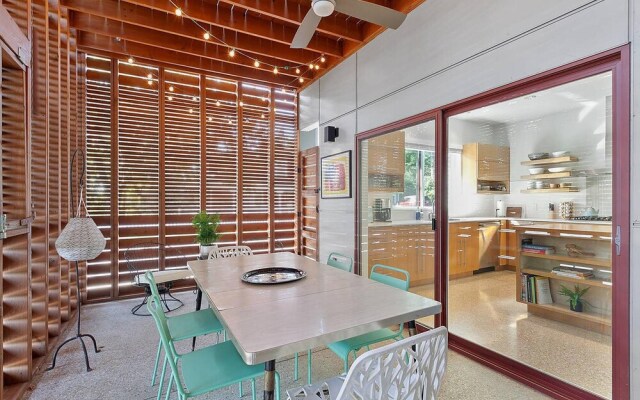 The Local - 2 Blocks to DT Fay - Walk Everywhere!