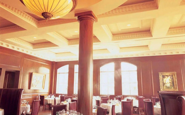 Market Pavilion Hotel