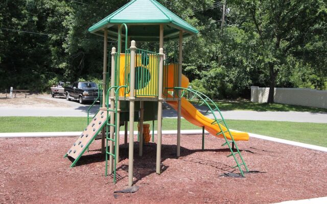 Fort Taneycomo 2 Bedroom Condo by RedAwning