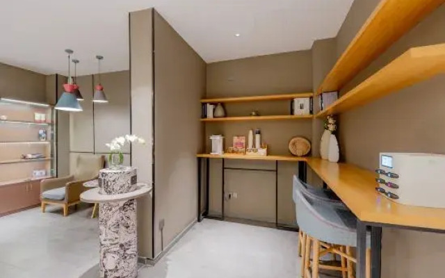Home Inn (Nanjing Xinjiekou Zhongshan East Road Xi'anmen Metro Station)