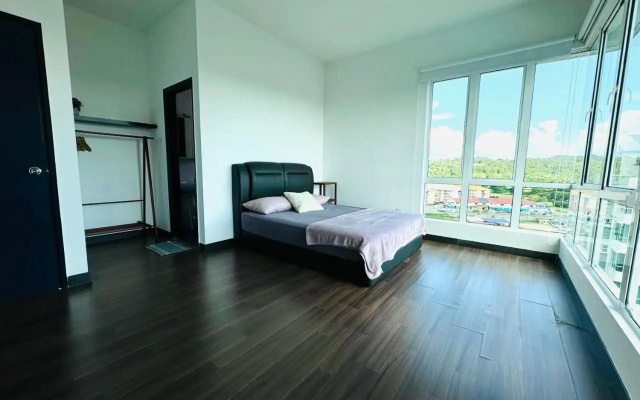Sandakan Spacious and Comfortable Pool View Condo – Guest Rooms – Sandakan