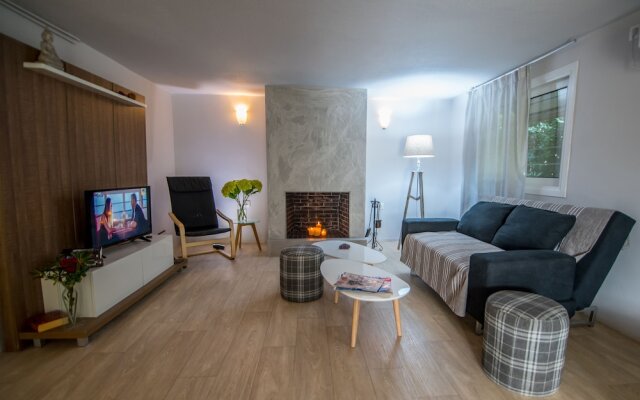 Lagonissi Residence