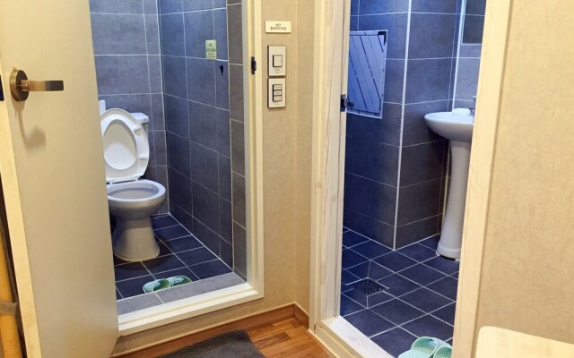 Flat B Hostel - Hostel