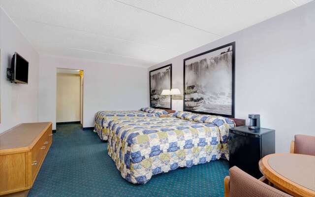 Super 8 by Wyndham Niagara Falls North