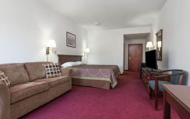 Super 8 by Wyndham Grayson