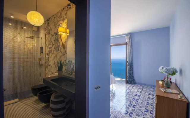 Villa Gr - Enchanting Villa Overlooking the Sea