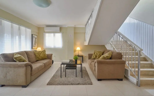 Penthouse in Evaristo Morales Sleeps 14