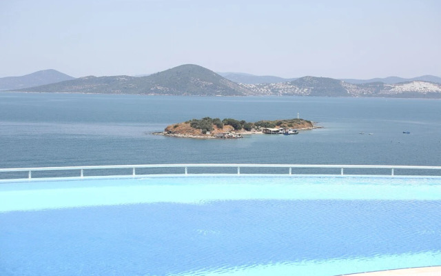 1 Bedroom Apartment Lake View 3 by Likya Global