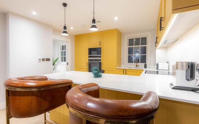 Three Bedroom Near Brick Lane by Belvilla