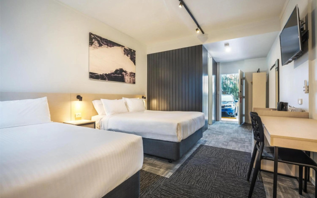 Nightcap at Keysborough Hotel – Guest Rooms – Melbourne