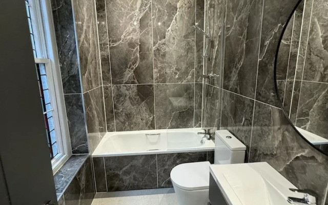 Captivating 5-bed Apartment Near Sion Mills