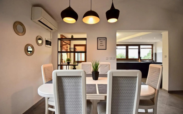 Relaxing holiday house with terrace sea view