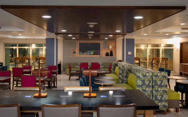 Holiday Inn Express Hotel & Suites Wausau by IHG