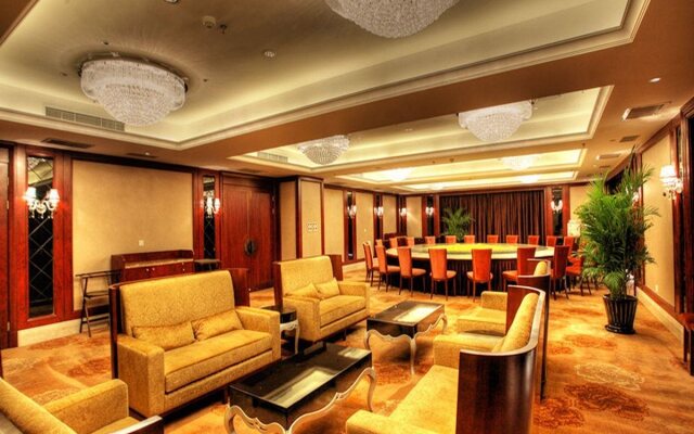 Longqi Jianguo Hotel