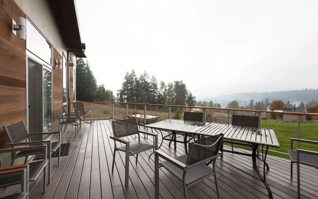 Mountain House 4 Bedroom Home by RedAwning