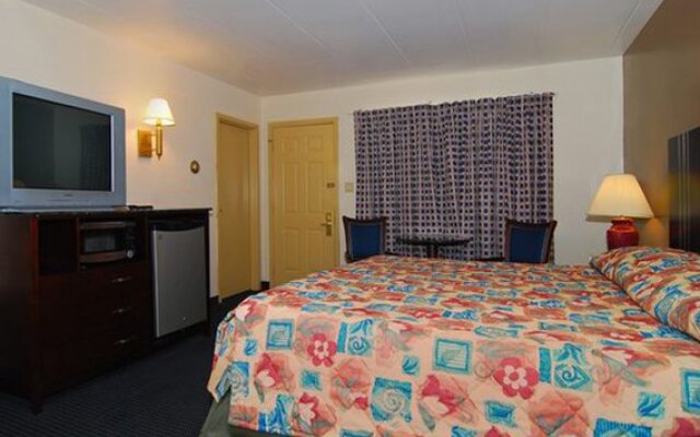 RODEWAY INN &amp; SUITES