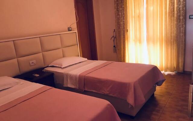Gold Guest House & Bar