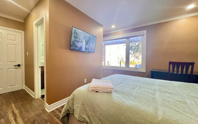 Upgraded Rooms with Bath 7-min to Subway Near Downsview Rogers Stadium