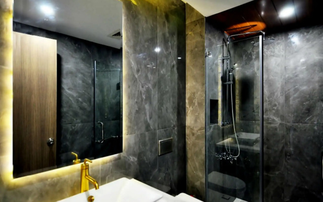 Royal Dragon Boutique Hotel