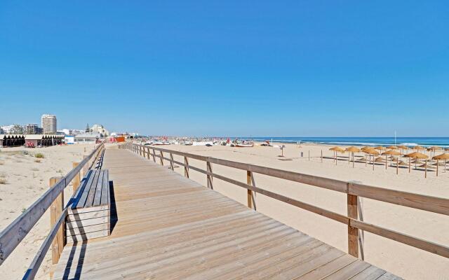 Monte Gordo Beachview 1 by Homing