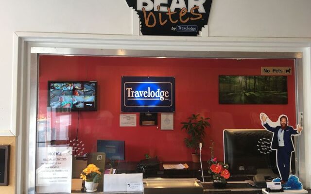 Travelodge by Wyndham Bay Shore Long Island
