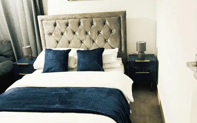 Convenient Home - Sleeps 6 - Parking - Garden