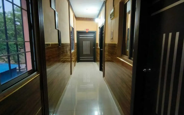 Hotel J B Palace