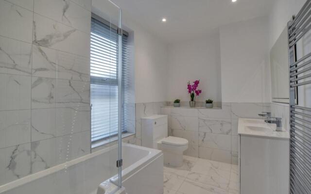 Drws Nesaf Cardiff Townhouse
