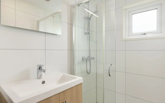 Modern Lodge With two Bathrooms, Near the Beach