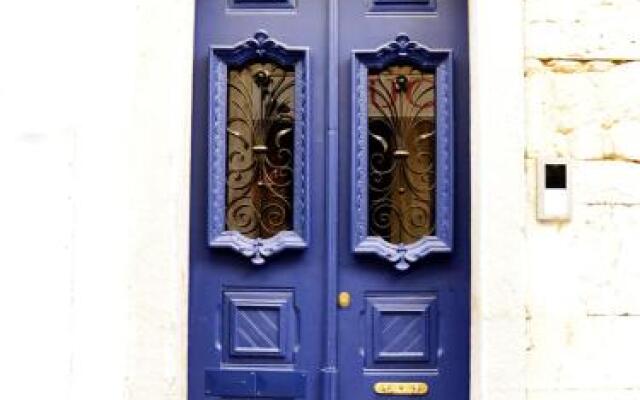 Sado Blue - City & River Flats by Be@home