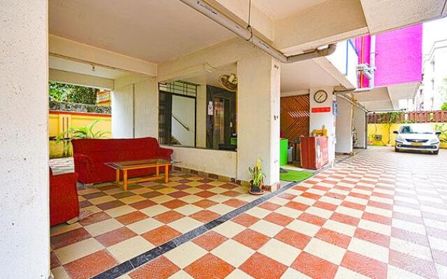 Fab Hotel Golden Leaf