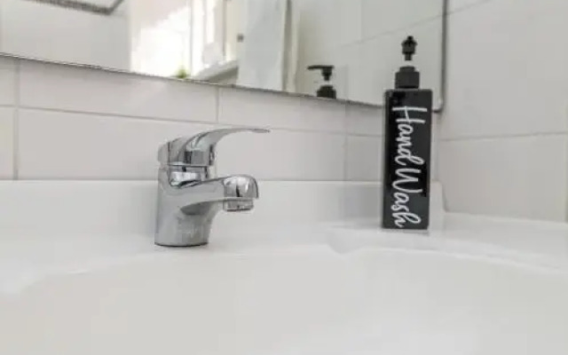 Five Ways CBD Apartment - Spacious, Wifi, Free Parking