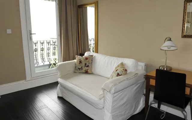 Suenos Guesthouse