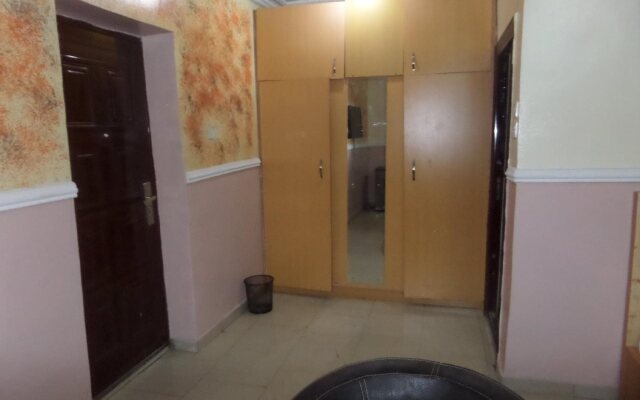 Maxton Suites