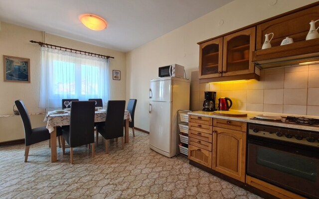 Apartment 743