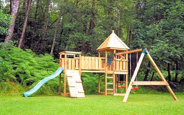 Cosy Rowan woodland lodge no3