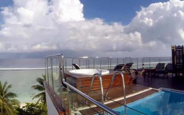 Airport Beach Hotel